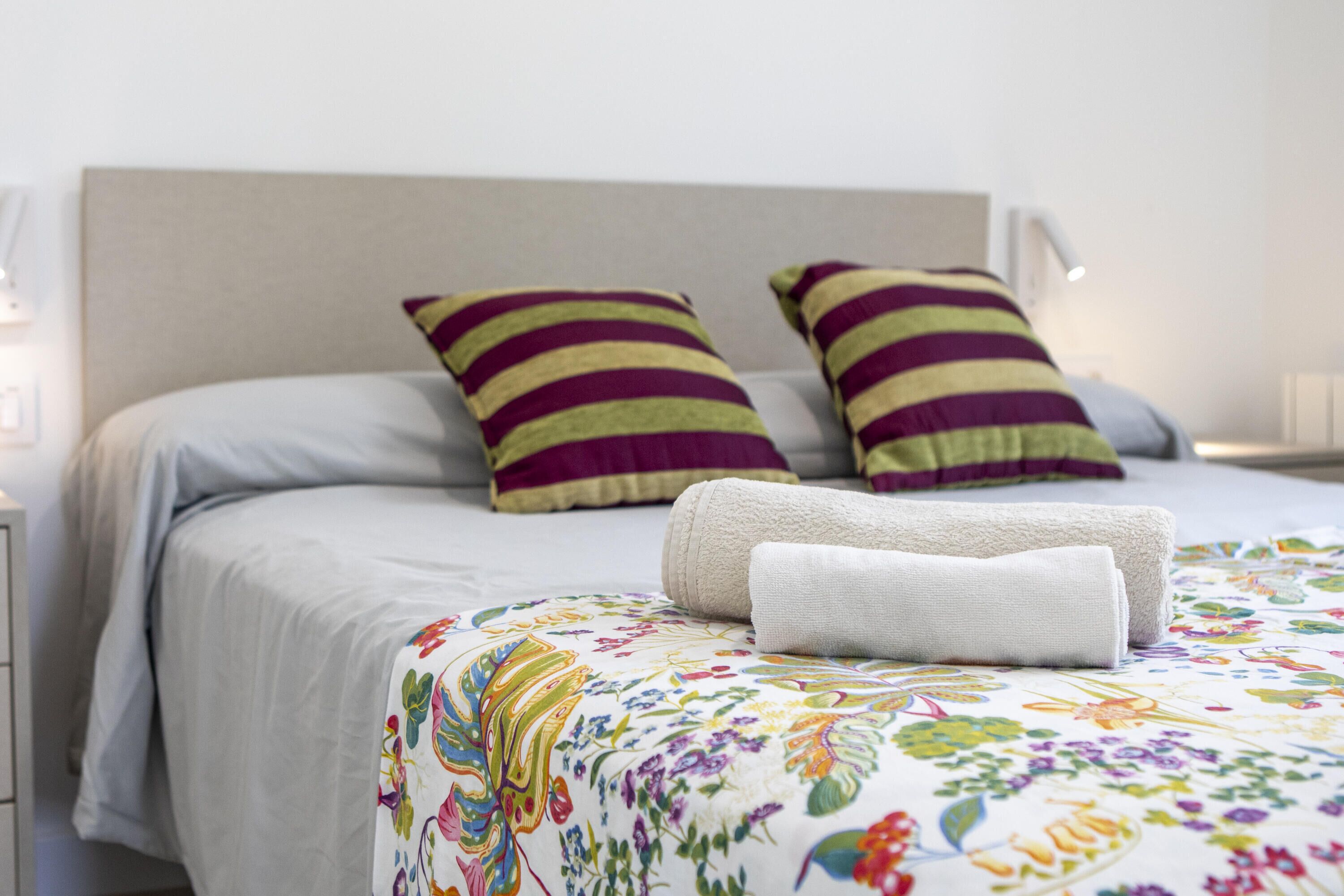 2 bedrooms, iron/ironing board, free WiFi, bed sheets