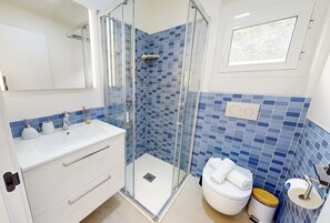 Hair dryer, towels, soap, toilet paper - Lovely apartment at 50m from the beach. 4 pers. Wifi. A/C. (Dénia)