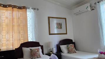 4 habitaciones, tabla de planchar con plancha y wifi gratis