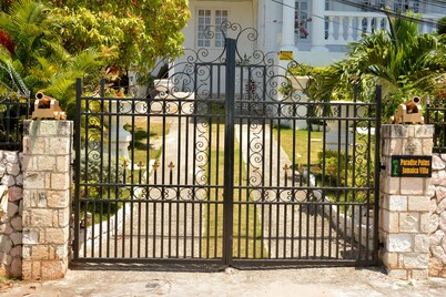 Come relax and unwind and enjoy a piece of Paradise in montego Bay Jamaica