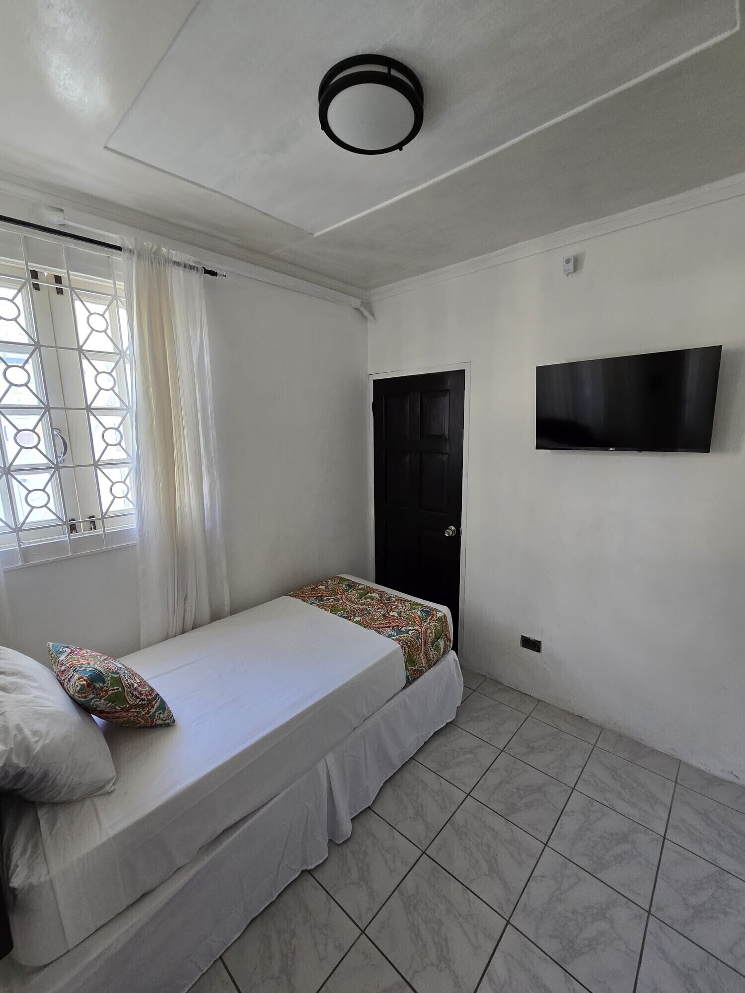 4 室のベッドルーム、アイロン / アイロン台、WiFi (無料)、ベッドシーツ