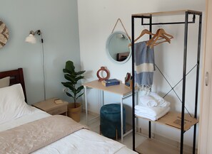 1 habitación, tabla de planchar con plancha, wifi gratis y ropa de cama 