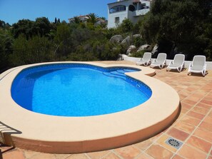 Pool - Villa with private pool, terrace and porch overlooking the sea. (Orba)