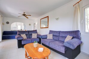 TV, fireplace, DVD player, books - Villa with private pool, terrace and porch overlooking the sea. (Orba)