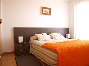 2 makuuhuonetta, silitysrauta/-lauta, ilmainen Wi-Fi, vuodevaatteet