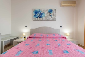 3 chambres, fer et planche à repasser, Wi-Fi, literie fournie