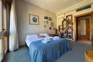 3 chambres, fer et planche à repasser, accès au Wi-Fi (inclus)