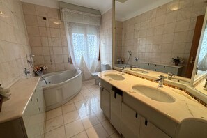 Bathtub, hair dryer, bidet, towels