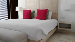 2 bedrooms, desk, iron/ironing board, travel cot - Relax in Mayan paradise - beach and PGA golf resort (Akumal)