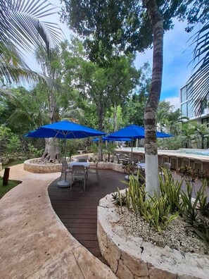 Outdoor dining - Relax in Mayan paradise - beach and PGA golf resort (Akumal)