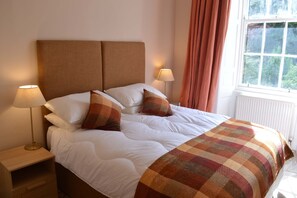2 bedrooms, iron/ironing board, travel cot, bed sheets - Traditional-Styled 2BD Flat, Heart of Edinburgh (Edinburgh)
