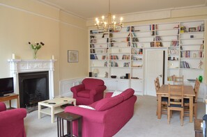 TV, lareira, escritórios