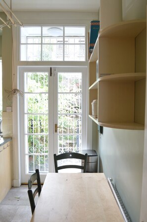 Interior - Traditional-Styled 2BD Flat, Heart of Edinburgh (Edinburgh)
