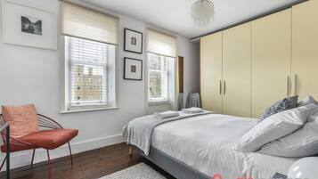 2 bedrooms, desk, iron/ironing board, travel crib