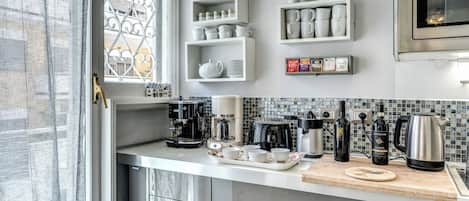 Cafétière à espresso, cafetière-théière, réfrigérateur
