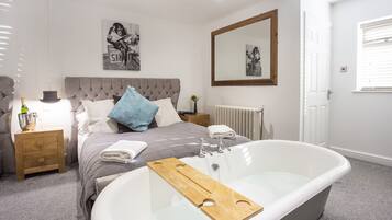 1 bedroom, free WiFi, bed sheets