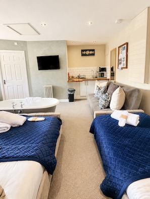 1 bedroom, WiFi (free), bed sheets - Cozy converted stable -Room 1 (york)