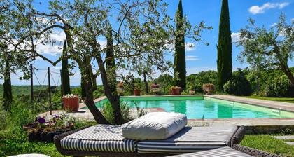 Haus mit umzäuntem Garten, privatem Pool, Klimaanlage 35 km von Siena und Arezzo