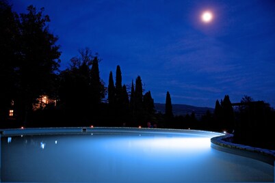 Benfenati's villa with amazing pool in Tuscant lanscape