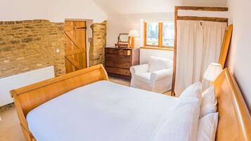 1 bedroom, desk, iron/ironing board, travel cot