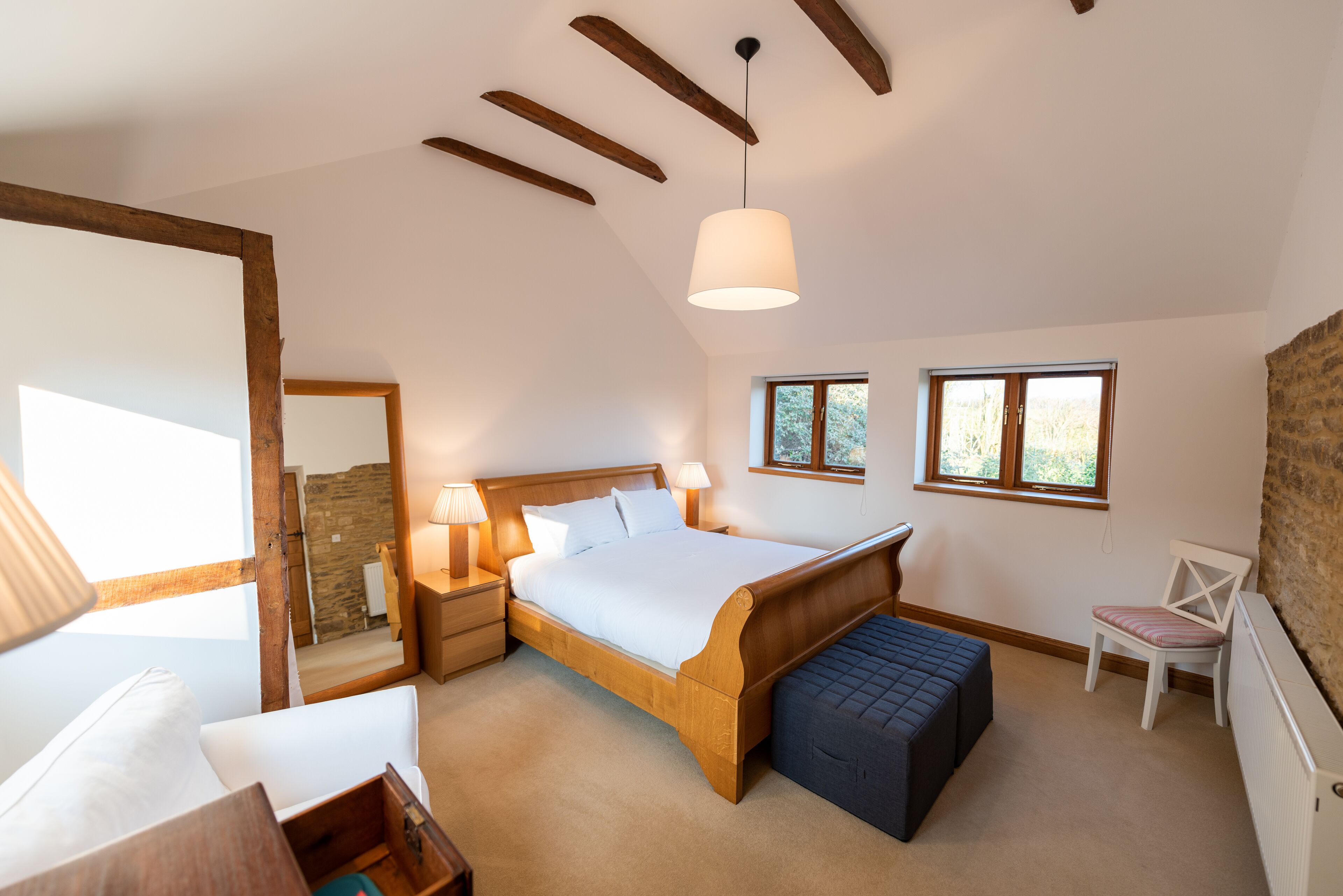 1 camera, una scrivania, ferro/asse da stiro, culla da viaggio