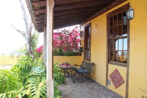 Outdoor dining - Los Marantes Holiday Homes in Puntagorda, La Palma (Puntagorda)