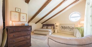 2 bedrooms, desk, iron/ironing board, free WiFi - Gaia villa with pool in the heart of Langhe CIR00402900029 (Bra frazione bandito)