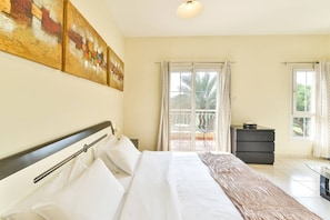 4 bedrooms, Egyptian cotton sheets, iron/ironing board, WiFi