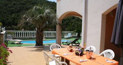 BEAUTIFUL HOUSE FOR 8 PEOPLE, WITH POOL. PRIVATE AND BARBECUE.