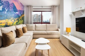 TV - Boquerón Apartment - In The Station (Málaga)