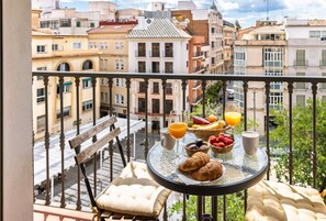 Outdoor dining - Libra Apartment - Historical Center (Málaga)