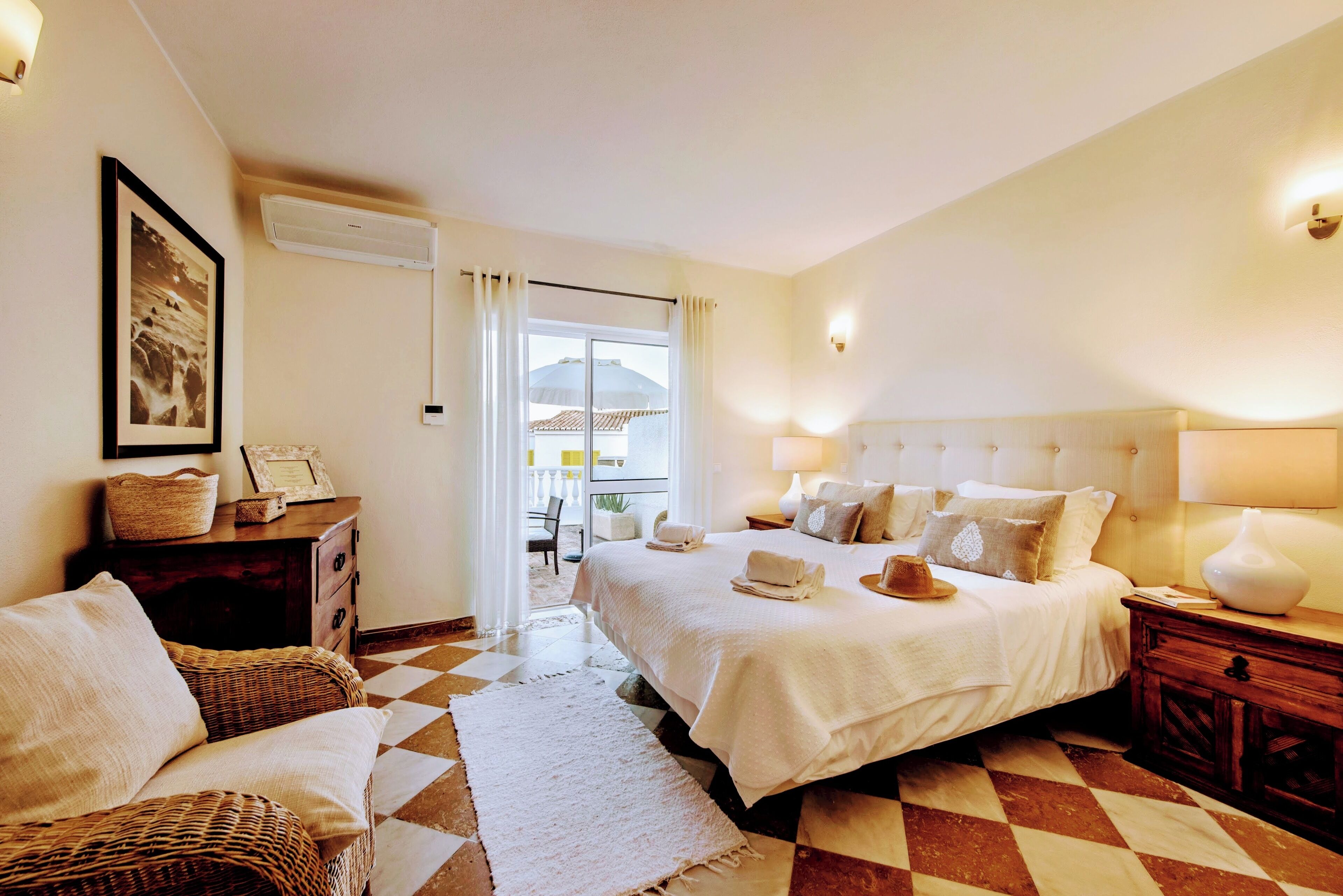 3 bedrooms, in-room safe, desk, iron/ironing board