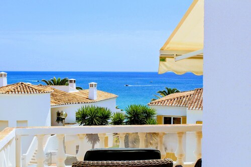Villa Waterside - Stylish Beach House with fantastic Sea Views 2 min. from beach