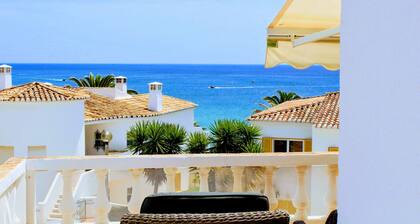 Villa Waterside - Stylish Beach House with fantastic Sea Views 2 min. from beach