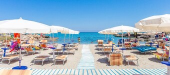 Casa Bianca - Two big terrace - modern style - 350 m beach- WiFi FREE