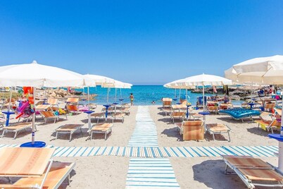 Casa Bianca - Two big terrace - modern style - 350 m beach- WiFi FREE