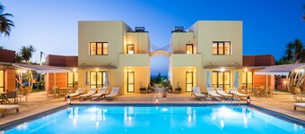 Daphnis Villas, 3 Villas, Sleep 18, Heated Pool, 200m From The Beach, Sea View