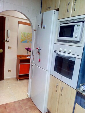 Fridge, microwave, oven, stovetop - Malaga: Apartment/ flat - MálagaLuxury ApartmentLuxury Apartment (Málaga)