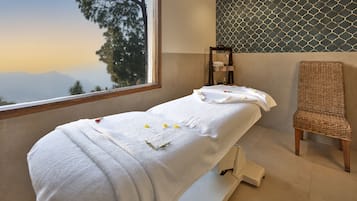Couples treatment room(s), body treatments, aromatherapy