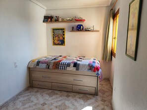 2 bedrooms, iron/ironing board, free WiFi, bed sheets - Apartment in private urbanization with pool and garden area in Santa Pola (Santa Pola)
