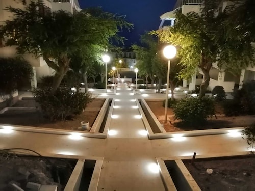 Leilighet i privat urbanisasjon med basseng og hageområde i Santa Pola