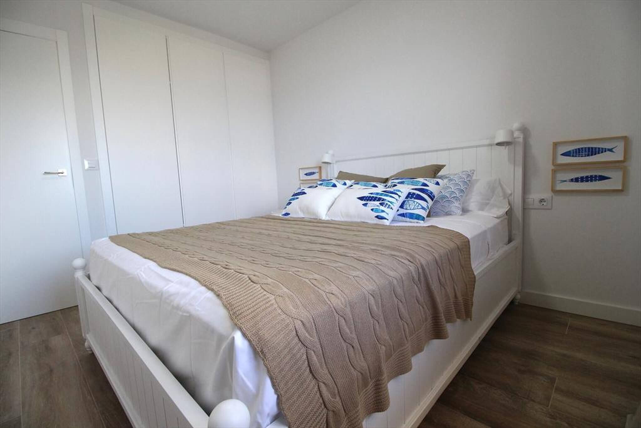 2 bedrooms, iron/ironing board, free WiFi, bed sheets