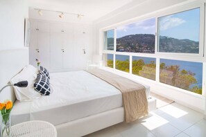 5 bedrooms, desk, iron/ironing board, travel cot
