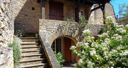 beautiful house 18th cen time fans of old stones and history