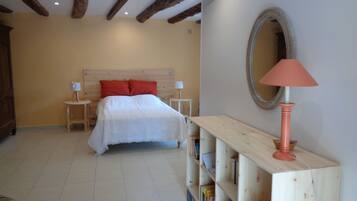 2 chambres, fer et planche Ă repasser, draps fournis