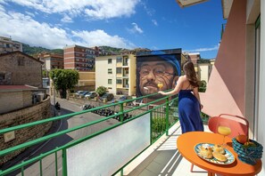 تناول الطعام بالخارج