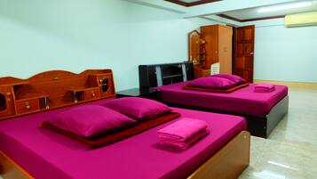 Family Room | Free WiFi