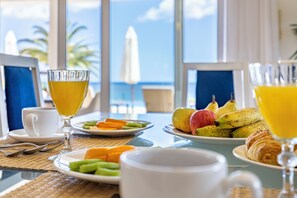 Dining - Luxury Oceanfront Villa with breathtaking Sea Views, heated (opt.) infinity Pool (Luz)