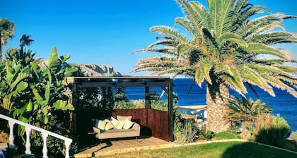 Luxuriös eingerichtete Villa direkt am Meer mit Overfloating Pool,Smart-TV,Sonos