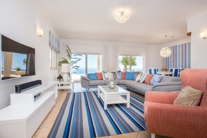 Smart TV, fireplace, table football, ping pong - Luxury oceanfront Villa with infinity pool (heatable) and breathtaking sea views (Luz)